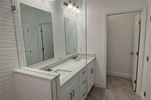 House in Lehigh Acres, Florida 3 bedrooms № 2012772 - photo 22