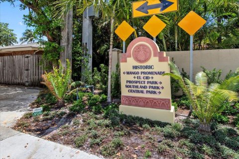 Casa en venta en West Palm Beach, Florida, 4 dormitorios, 283.35 m2 № 1227721 - foto 1