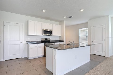 Casa en venta en San Antonio, Florida, 4 dormitorios, 209.96 m2 № 1912567 - foto 8