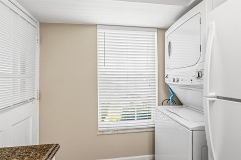 Condo in Vero Beach, Florida, 2 bedrooms № 2173500 - photo 20