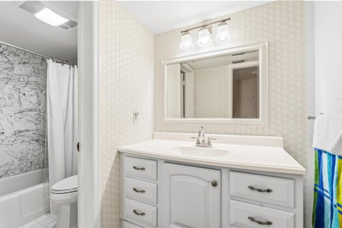 Condo in Vero Beach, Florida, 2 bedrooms № 2173500 - photo 19