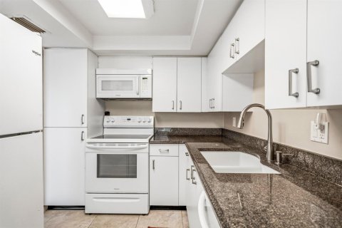 Condo in Vero Beach, Florida, 2 bedrooms № 2173500 - photo 12