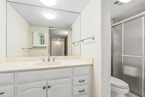 Condo in Vero Beach, Florida, 2 bedrooms № 2173500 - photo 16