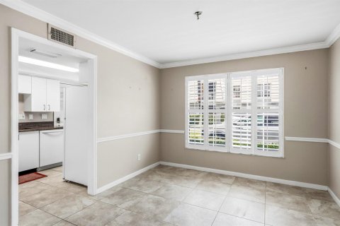 Condo in Vero Beach, Florida, 2 bedrooms № 2173500 - photo 9