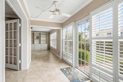 Condo in Vero Beach, Florida, 2 bedrooms № 2173500 - photo 4