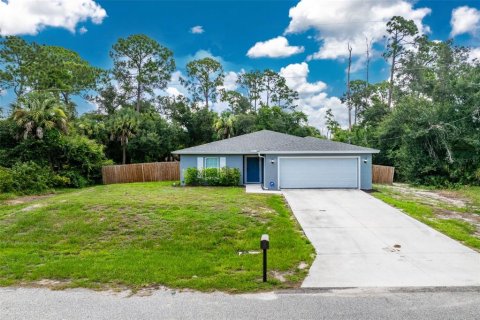 House in Port Charlotte, Florida 4 bedrooms, 171.13 sq.m. № 2308345