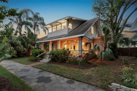 House in Saint Petersburg, Florida 3 bedrooms, 193.7 sq.m. № 1662525 - photo 4