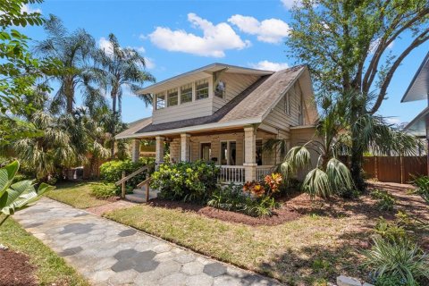 House in Saint Petersburg, Florida 3 bedrooms, 193.7 sq.m. № 1662525 - photo 5