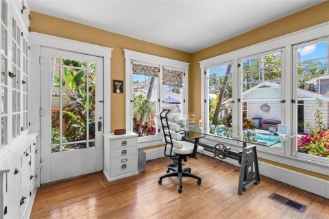 House in Saint Petersburg, Florida 3 bedrooms, 193.7 sq.m. № 1662525 - photo 13