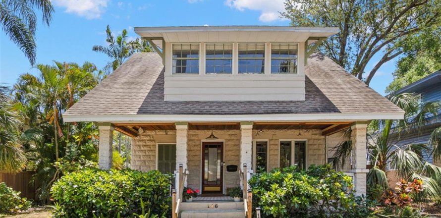 House in Saint Petersburg, Florida 3 bedrooms, 193.7 sq.m. № 1662525