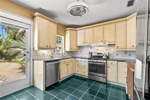 House in Saint Petersburg, Florida 3 bedrooms, 193.7 sq.m. № 1662525 - photo 16