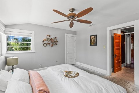 House in Saint Petersburg, Florida 3 bedrooms, 193.7 sq.m. № 1662525 - photo 23