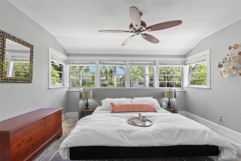 House in Saint Petersburg, Florida 3 bedrooms, 193.7 sq.m. № 1662525 - photo 22