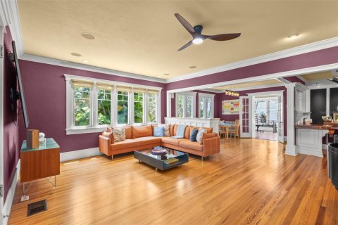 House in Saint Petersburg, Florida 3 bedrooms, 193.7 sq.m. № 1662525 - photo 8