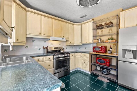 House in Saint Petersburg, Florida 3 bedrooms, 193.7 sq.m. № 1662525 - photo 17