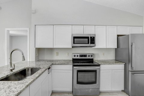 House in Kissimmee, Florida 3 bedrooms, 137.59 sq.m. № 1793343 - photo 11