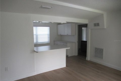 Casa en alquiler en New Port Richey, Florida, 3 dormitorios, 116.41 m2 № 1878166 - foto 4