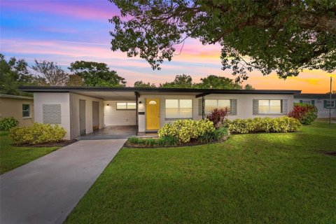 Villa ou maison à louer à Orlando, Floride: 3 chambres, 108.14 m2 № 1902956 - photo 1
