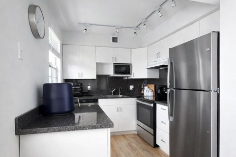 Condominio en alquiler en Deerfield Beach, Florida, 2 dormitorios, 76.18 m2 № 2246797 - foto 2