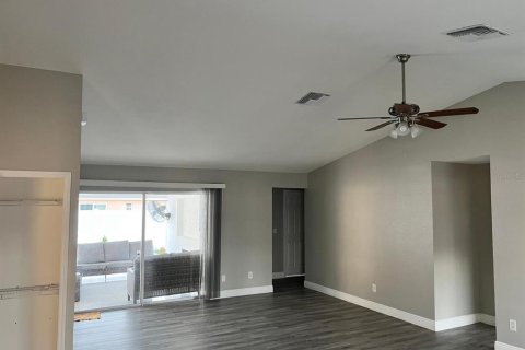 Villa ou maison à vendre à Kissimmee, Floride: 4 chambres, 164.9 m2 № 2144071 - photo 2