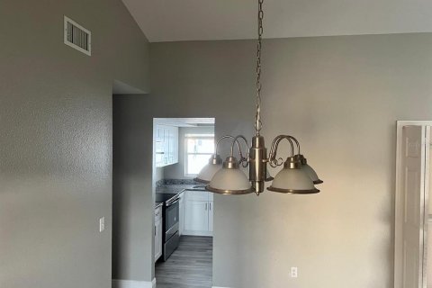 Villa ou maison à vendre à Kissimmee, Floride: 4 chambres, 164.9 m2 № 2144071 - photo 5