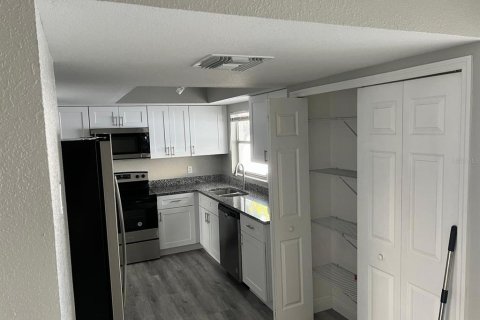 Villa ou maison à vendre à Kissimmee, Floride: 4 chambres, 164.9 m2 № 2144071 - photo 4