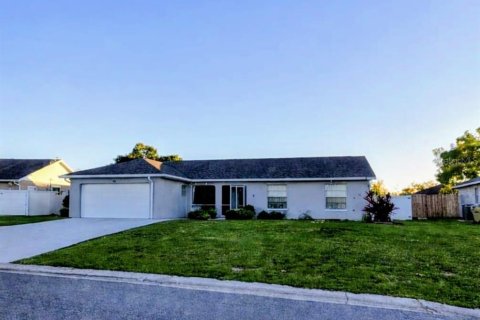 Villa ou maison à Kissimmee, Floride 4 chambres, 164.9 m2 № 2144071