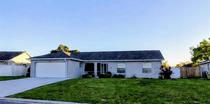 Villa ou maison à Kissimmee, Floride 4 chambres, 164.9 m2 № 2144071