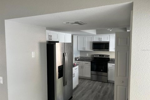 Villa ou maison à vendre à Kissimmee, Floride: 4 chambres, 164.9 m2 № 2144071 - photo 3