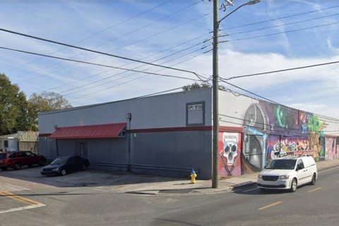 Commercial property in Tampa, Florida № 215290 - photo 1