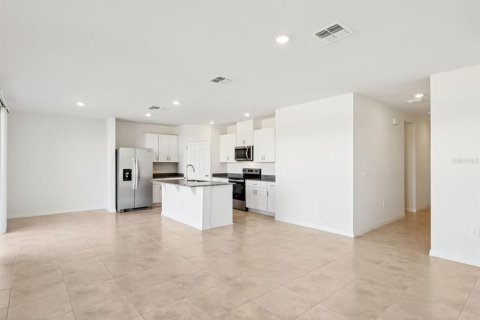 House in Lake Alfred, Florida 4 bedrooms, 221.76 sq.m. № 2394112 - photo 4