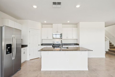 House in Lake Alfred, Florida 4 bedrooms, 221.76 sq.m. № 2394112 - photo 3