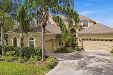 House in Land O' Lakes, Florida 5 bedrooms, 328.87 sq.m. № 2285428
