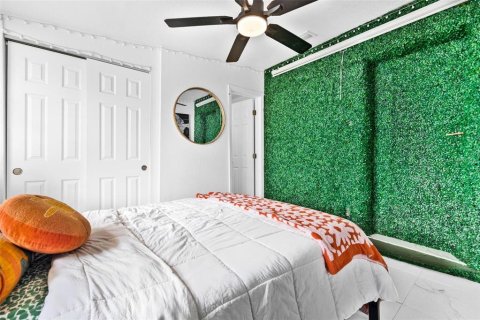 House in Saint Petersburg, Florida 4 bedrooms, 110.27 sq.m. № 1835459 - photo 17