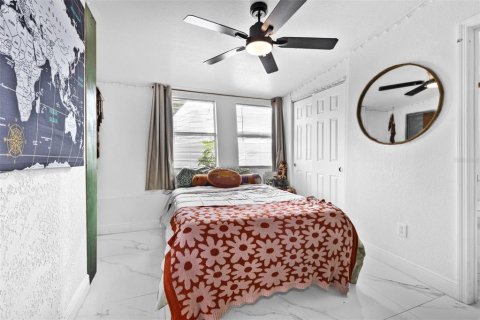 House in Saint Petersburg, Florida 4 bedrooms, 110.27 sq.m. № 1835459 - photo 16