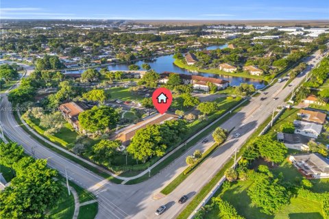 Copropriété à vendre à Tamarac, Floride: 2 chambres, 76.18 m2 № 1987596 - photo 20