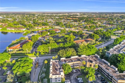 Copropriété à vendre à Tamarac, Floride: 2 chambres, 76.18 m2 № 1987596 - photo 22