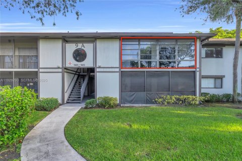 Copropriété à vendre à Tamarac, Floride: 2 chambres, 76.18 m2 № 1987596 - photo 1