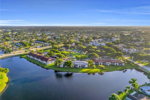 Copropriété à vendre à Tamarac, Floride: 2 chambres, 76.18 m2 № 1987596 - photo 21