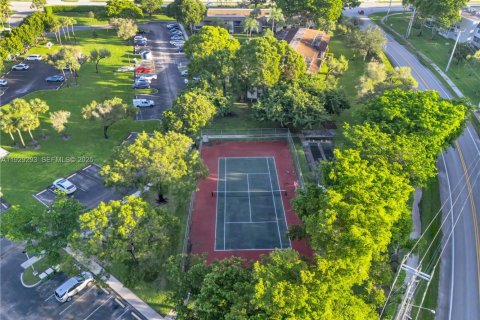Copropriété à vendre à Tamarac, Floride: 2 chambres, 76.18 m2 № 1987596 - photo 19