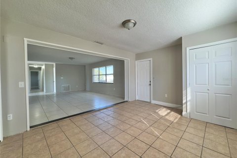 House in Orlando, Florida 3 bedrooms, 165.55 sq.m. № 2232097 - photo 12