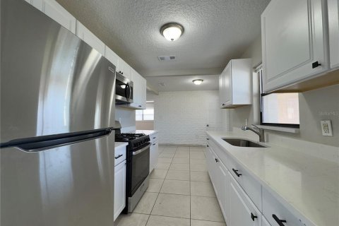 House in Orlando, Florida 3 bedrooms, 165.55 sq.m. № 2232097 - photo 3
