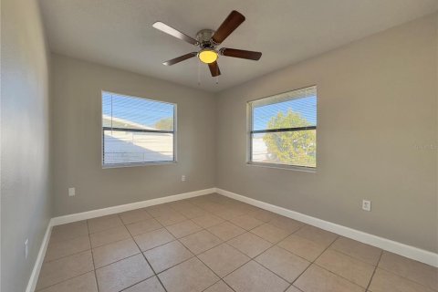House in Orlando, Florida 3 bedrooms, 165.55 sq.m. № 2232097 - photo 13
