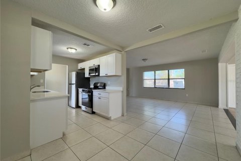 House in Orlando, Florida 3 bedrooms, 165.55 sq.m. № 2232097 - photo 5
