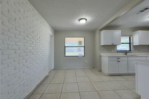 House in Orlando, Florida 3 bedrooms, 165.55 sq.m. № 2232097 - photo 9