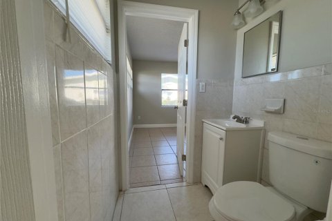 House in Orlando, Florida 3 bedrooms, 165.55 sq.m. № 2232097 - photo 16