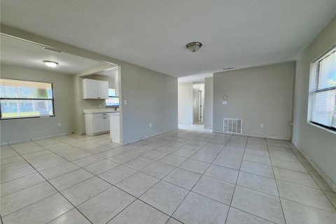 House in Orlando, Florida 3 bedrooms, 165.55 sq.m. № 2232097 - photo 8