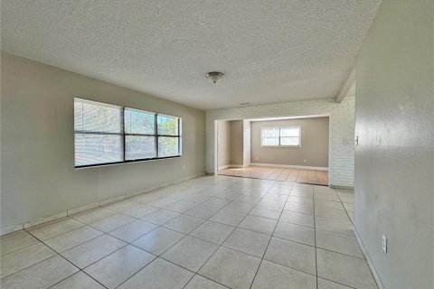 House in Orlando, Florida 3 bedrooms, 165.55 sq.m. № 2232097 - photo 7