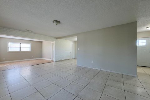House in Orlando, Florida 3 bedrooms, 165.55 sq.m. № 2232097 - photo 10