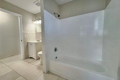 House in Orlando, Florida 3 bedrooms, 165.55 sq.m. № 2232097 - photo 17